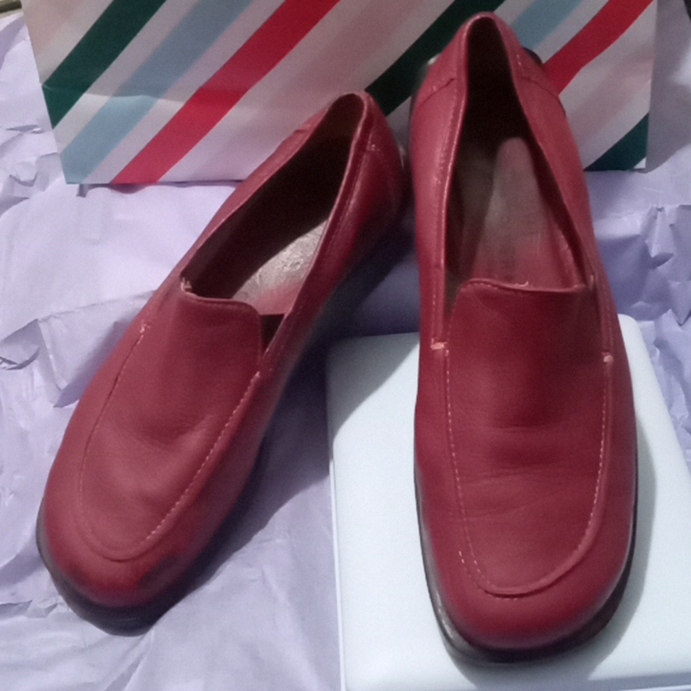 David J. Pliner maroon leather slip on flat shoes. Sz 8M